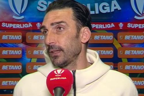 FCSB a învins-o pe Sepsi, scor 1-0, în runda #25 din Superliga. Antrenorul Elias Charalambous (43 de ani) și-a felicitat jucătorii pentru victorie.