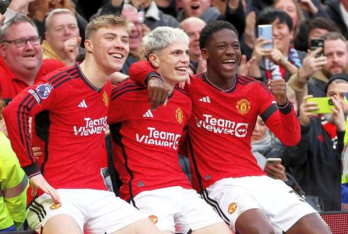 Așa au sărbătorit Hojlund, Garnacho și Mainoo golul danezului din United - West Ham // foto: Guliver/gettyimages