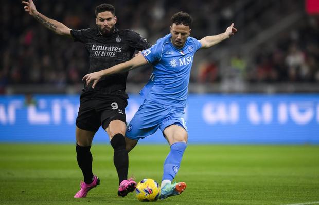 AC Milan trece de Napoli și rămâne în „coasta” lui Juve