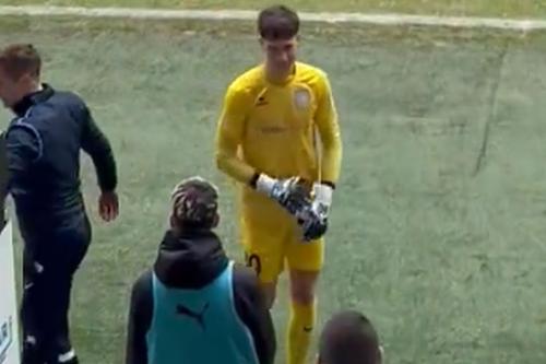 Partida Olimpija Ljubljana - Rogaska, scor 2-2, din etapa a 20-a a campionatului din Slovenia, a oferit un moment extrem de inconfortabil pentru Zan Lorber (17 ani), portarul oaspeților.