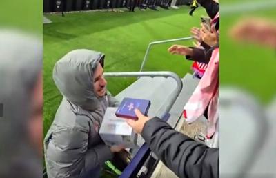 Pasiunea curioasă a lui Antoine Griezmann » Incredibil ce i-a dat un fan în schimbul tricoului!