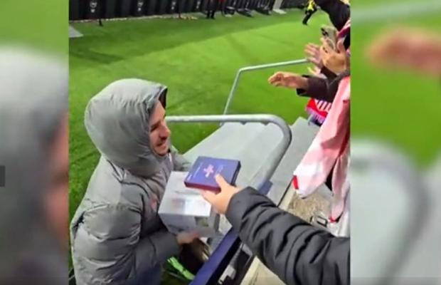 Pasiunea curioasă a lui Antoine Griezmann » Incredibil ce i-a dat un fan în schimbul tricoului!