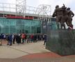 Denis Law, comemorat de fanii Manchester United