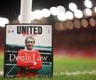 Denis Law, comemorat de fanii Manchester United