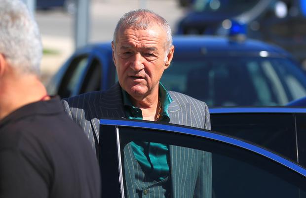 Gigi Becali vrea să scape de el, dar nu-i va fi ușor » Două variante pentru FCSB