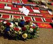 Denis Law, comemorat de fanii Manchester United