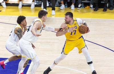 Luka Doncic a debutat fantastic la Los Angeles Lakers și l-a obligat pe LeBron să asculte hitul momentului în Serbia: „Am o singură viață”