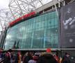 Mii de suporteri ai lui Manchester United s-au adunat pe „Old Trafford” pentru a-i aduce un omagiu lui Denis Law