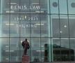 Denis Law, comemorat de fanii Manchester United