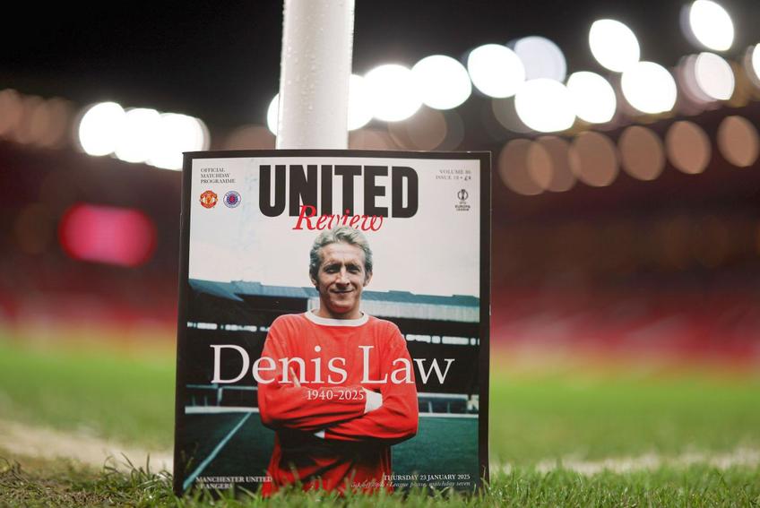 Denis Law, comemorat de fanii lui Manchester United // Foto: Imago