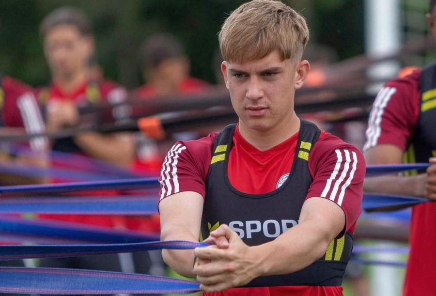 Matei Frunză are 19 ani, joacă pe postul de „aripă” dreapta, iar Oțelul l-a împrumutat sezonul acesta la Cetatea Suceava, în Liga 3 / Sursă foto: Facebook@ SC Oțelul „Fără acele arestări, nu luam titlul!” » Campionul din 2009 revine cu dezvăluiri tari din culise. Ce s-a ales de Bucșaru + Peripețiile lui cu „greii” din fotbal: „Știți ce mi-a făcut Porumboiu?”