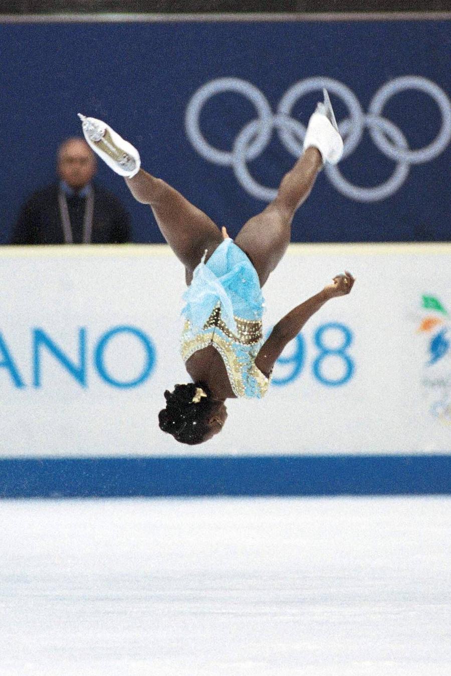 Surya Bonaly la JO Nagano 1998 / Foto: Imago Images „Stingeți becul, să nu mă vadă copiii cu creierul împrăștiat pe gheață!” » Saltul mortal al lui Ilia Malinin, nemaivăzut de decenii, împarte lumea patinajului: „Nu e element, e circ pe gheață”