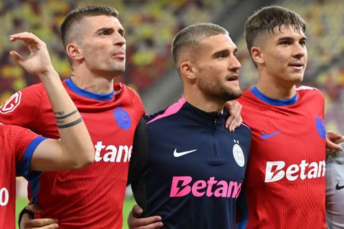 Alexandru Stoian, lângă Florin Tănase și Daniel Bîrligea, foto: Imago Images