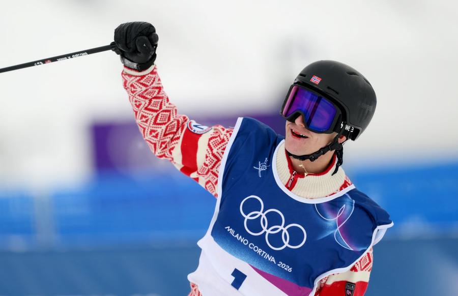 Birk Ruud, campion olimpic la slopestyle la JO 2026, cu sânge la gură Foto: Guliver/GettyImages Campion olimpic la Milano Cortina cu gura plină de sânge după o căzătură » Mama și logodnica lui erau pe margine