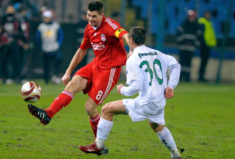 Sorin Frunză a întâlnit adversari de renume în celebra campanie europeană a Urziceniului / Sursă foto: Guliver/Getty Imgee „Fără acele arestări, nu luam titlul!” » Campionul din 2009 revine cu dezvăluiri tari din culise. Ce s-a ales de Bucșaru + Peripețiile lui cu „greii” din fotbal: „Știți ce mi-a făcut Porumboiu?”