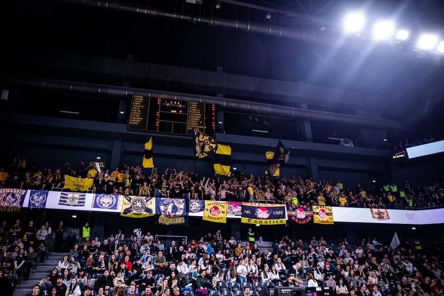 Galeria lui Aris Salonic, în BTarena/Foto: euroleaguebasketball.net Într-o atmosferă demnă de marile arene, U-BT Cluj-Napoca și-a asigurat prezența în „optimile” EuroCup! Prestație grozavă pentru campioana României