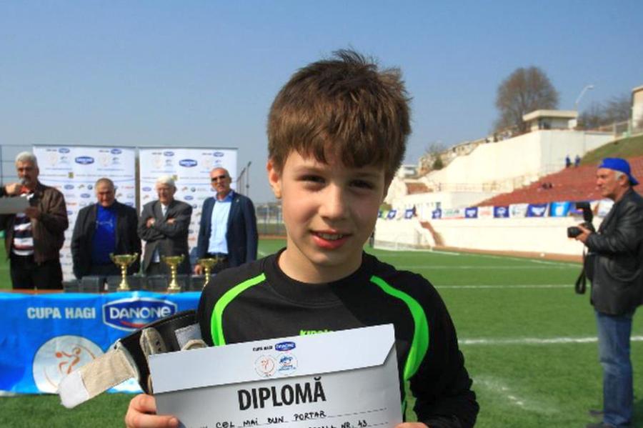 Andrei Brăneț în 2012, MVP la Cupa Hagi Danone / Sursă foto: Libertatea Povestea zilei în Cupă » Fiul fostului portar din prima ligă, titular pe terenul unde tatăl lui devenea campion în 2011. Locuiește chiar peste stradă de stadion!