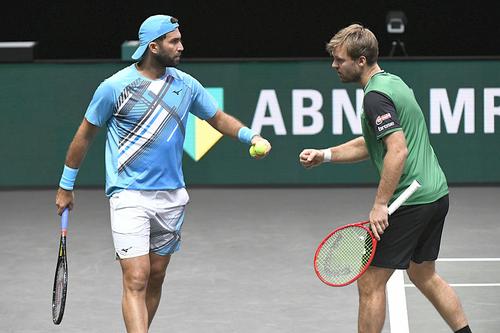 Horia Tecău, alături de
germanul Kevin Krawietz în timpul turneului de la Rotterdam
// FOTO: Reuters