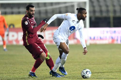 Irobiso, în duel cu Boateng / FOTO: Imago