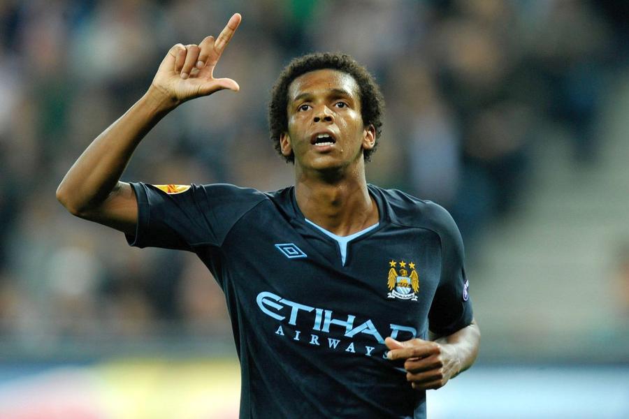 Imagine cu brazilianul Jo, noua achiziție a lui CFR Cluj, în tricoul lui Manchester City. Au trecut însă 14 ani de atunci (foto: Imago) Istoria fotbalului. Episodul Jo