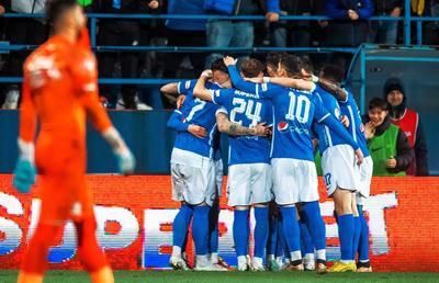 Farul câștigă sezonul regulat! „Rechinii” întorc rezultatul cu Rapid și intră de pe primul loc în play-off » Clasamentul ACUM