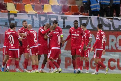 Dinamo, probleme cu un titular: n-a mai plecat la națională și e incert cu Petrolul! Cine l-ar putea înlocui
