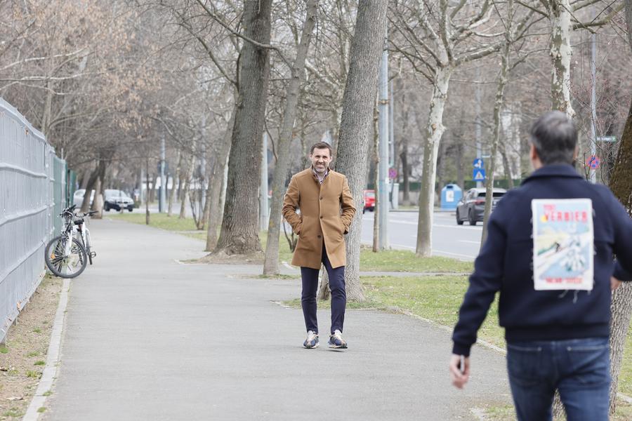 Pe străzile din București cu Zeljko Kopic: „Vreau să învăț limba română”. Ce a răspuns când a fost întrebat dacă Dinamo evită și barajul și cum își vede viitorul în alb-roșu