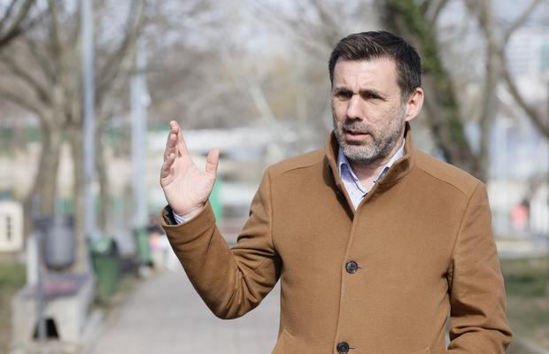 Pe străzile din București cu Zeljko Kopic: „Vreau să învăț limba română”. Ce a răspuns când a fost întrebat dacă Dinamo evită și barajul și cum își vede viitorul în alb-roșu