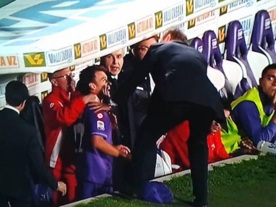 Delio Rossi, în episodul pugilistic cu Adem Ljajic din 2012 / Foto: captură TV Antrenorul din Serie A al românilor Burnete și Borbei a fost DEMIS după ce a lovit un adversar cu capul în gură!