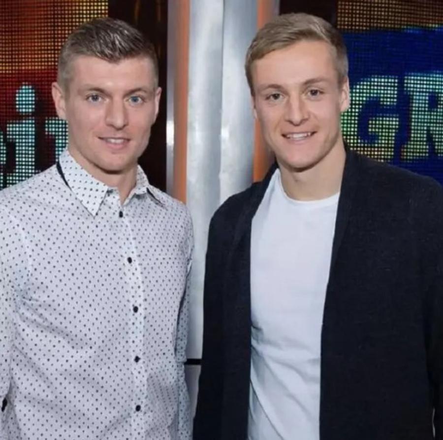 Frații Toni (35 de ani) și Felix Kroos (33), fost asistent la Union Berlin U19 și în prezent analist TV / Foto: Instagram La opt luni după retragere, Toni Kroos s-a întors pe teren! » La ce echipă și unde a jucat mijlocașul german