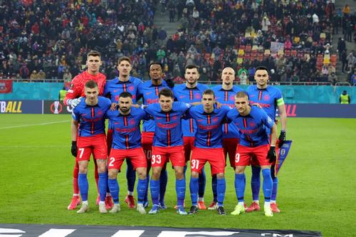 Florin Tănase (primul, de jos, de la stânga la dreapta) nu va juca în Lyon - FCSB
