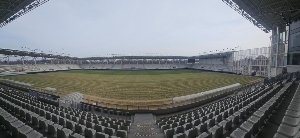 Se schimbă gazonul pe stadionul Arcul de Triumf