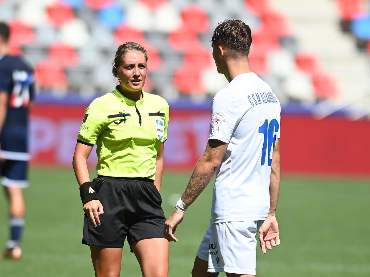 „Care este fotbalistul tău preferat?” » Arbitra din Superliga n-a evitat răspunsul: „Acum, de el îmi place foarte mult”