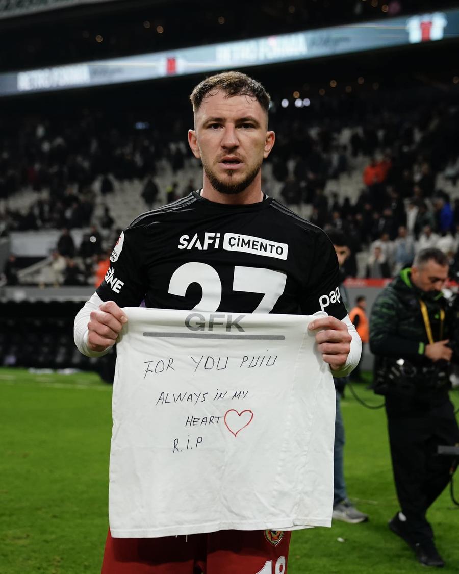 Deian Sorescu i-a dedicat victoria bunicului său, decedat recent, foto: Facebook Românii din Turcia, victorie uriașă cu om în minus pe terenul lui Besiktas! Maxim, printre cei mai buni