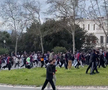 Bătaie ca în filme înainte de Barcelona - Benfica » Fanii și-au împărțit pumni în fața stadionului