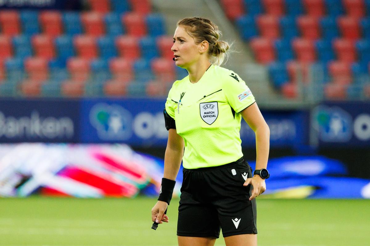 „Care este fotbalistul tău preferat?” » Arbitra din Superliga n-a evitat răspunsul: „Acum, de el îmi place foarte mult”