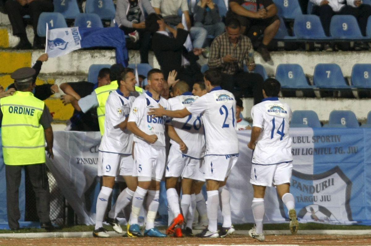 Gazeta l-a găsit în Franța pe colegul uitat al lui Chiricheș și Pintilii! Interviu-eveniment și dezvăluiri înainte de Lyon - FCSB: „Așa ar fi posibilă minunea!” » A schimbat domeniul după ieșirea din fotbal