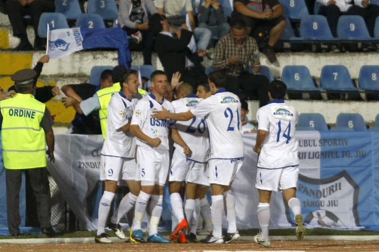 Nasser Menassel (nr. 28), sărbătorind un gol de lângă Chiricheș (nr. 21) și Pintilii (nr. 5) / FOTO: Arhivă GSP