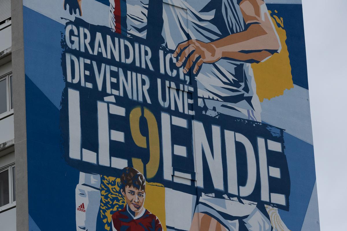 Karim Benzema, eroul din Lyon care și-a depășit condiția » GSP a vizitat casa din cartierul rău famat în care s-a născut Balonul de Aur