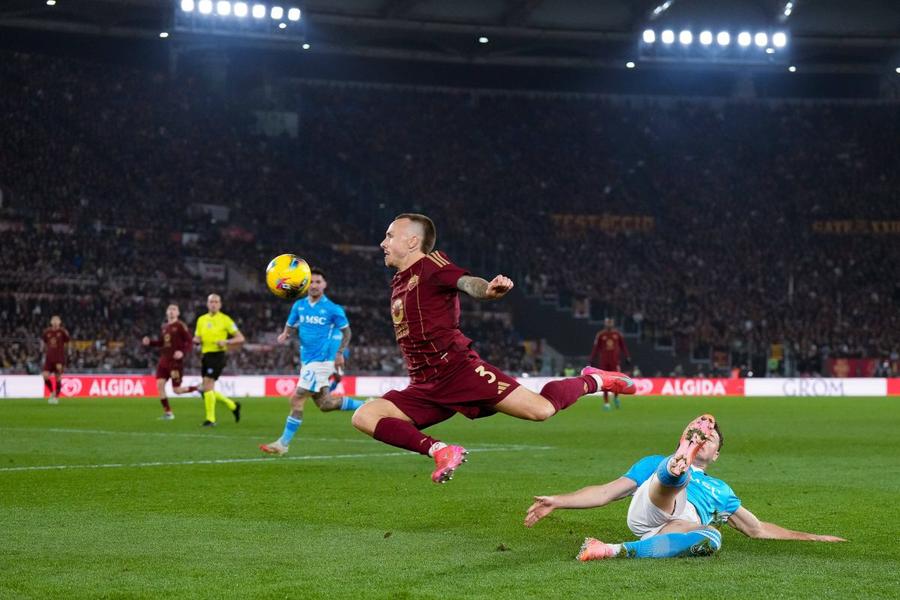 Angelino, zburând aici contra lui Napoli, meci în care a marcat golul egalizator, are 4 goluri și 6 assisturi în acest sezon, revenind la nivelul de top de la RB Leipzig / Foto: Imago Tinkerman seduce Europa