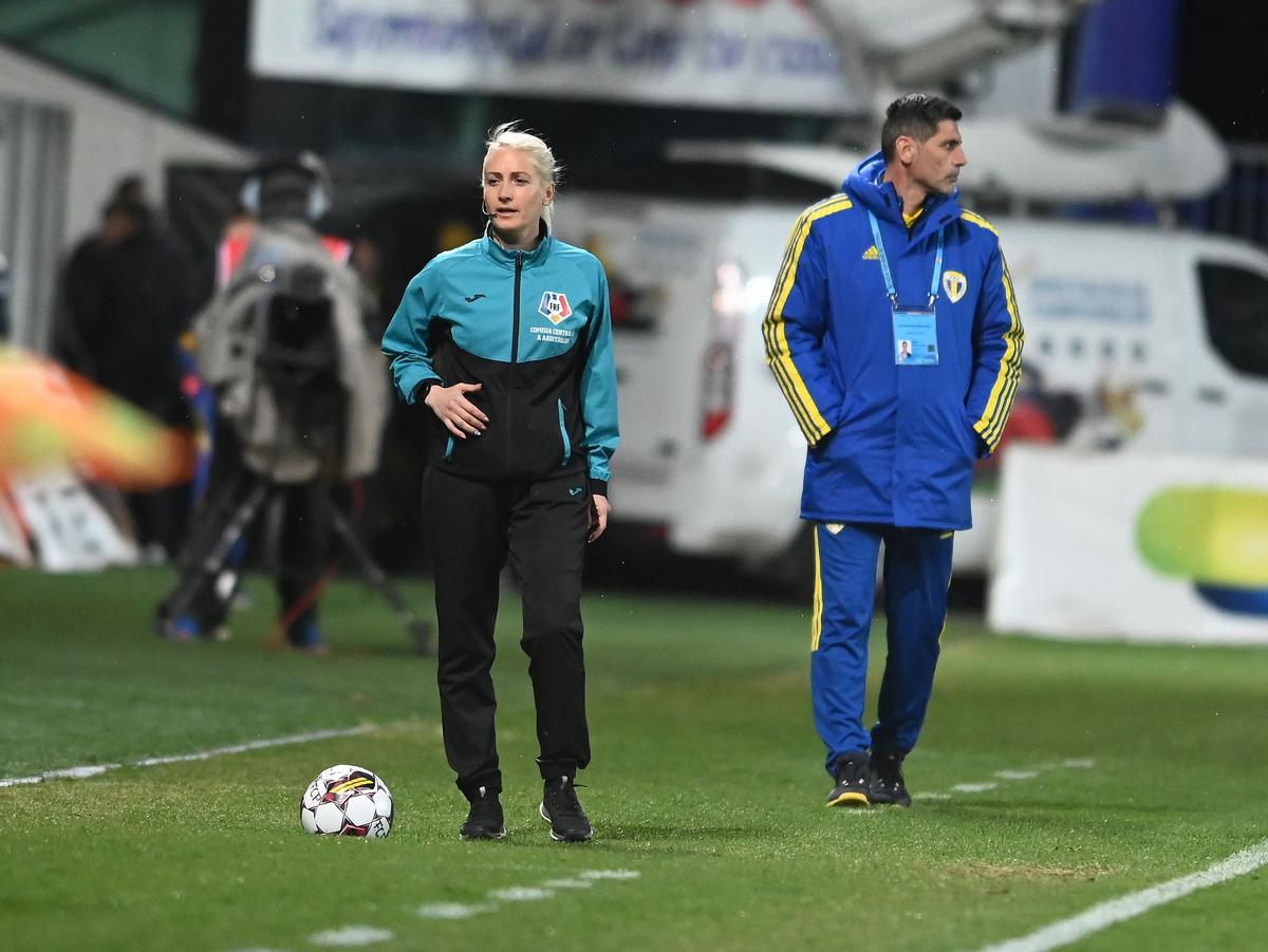 Alina Peșu, arbitru FIFA