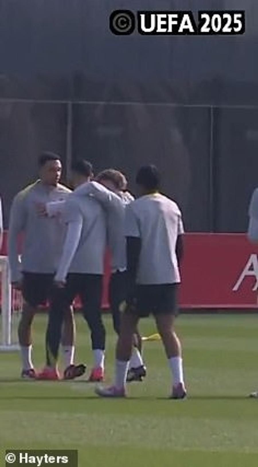 Coechipierii intervin ca să-i despartă pe Mo Salah și Trent Alexander-Arnold Incident la antrenamentul lui Liverpool: Salah a vrut să-i ceară socoteală