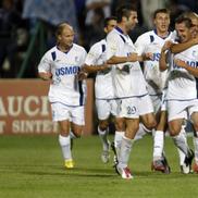 Nasser Menassel, în perioada petrecută la Pandurii, celebrând un gol de lângă Chiricheș / FOTO: Arhivă GSP
