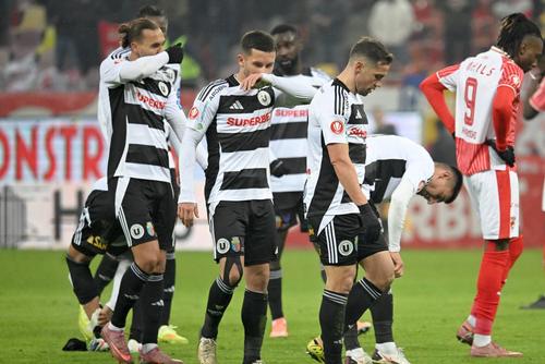 Ovidiu Bic (centru) și-a prelungit contractul cu U Cluj // FOTO: Imago Images