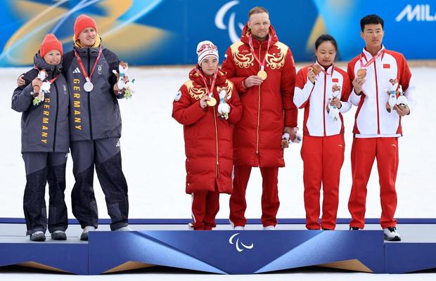 Protest pe podium la Jocurile Paralimpice! Germanii le-au întors spatele rușilor în momentul intonării imnului