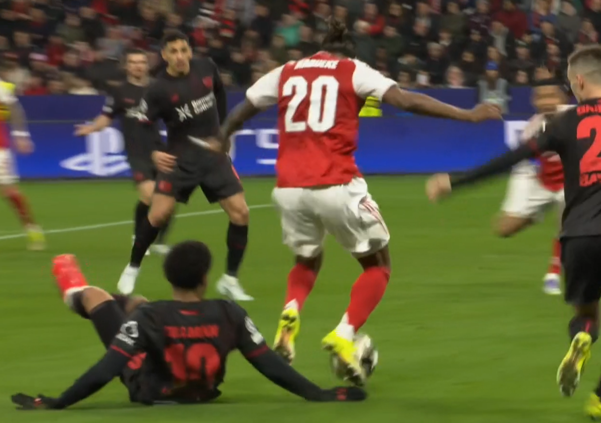 Se întâmplă și în Liga Campionilor! Faza de la care a pornit întreg scandalul: „Cum să fie ăsta penalty?”