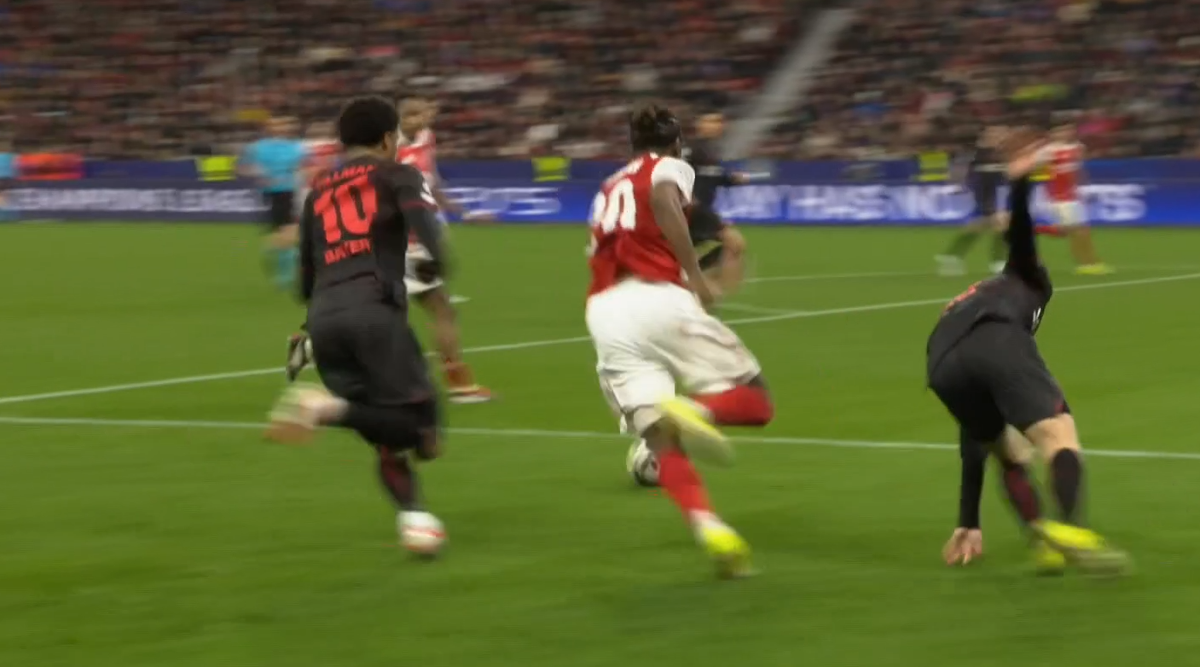 Se întâmplă și în Liga Campionilor! Faza de la care a pornit întreg scandalul: „Cum să fie ăsta penalty?”