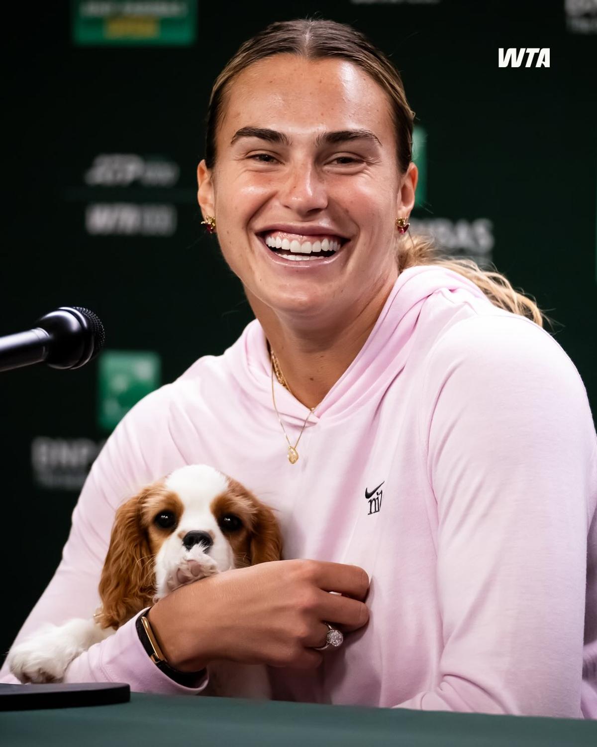 Aryna Sabalenka, alături de Ash, câinele ei
