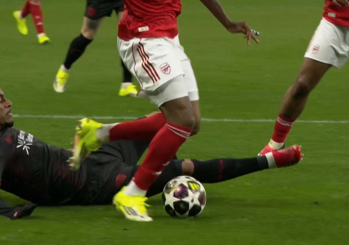 Se întâmplă și în Liga Campionilor! Faza de la care a pornit întreg scandalul: „Cum să fie ăsta penalty?”