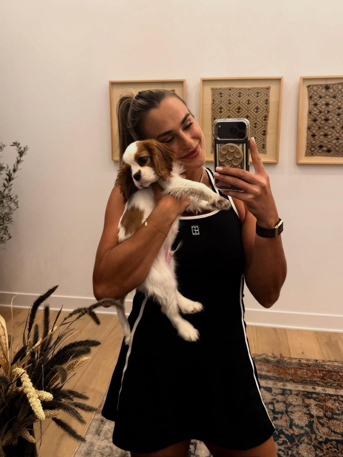 Aryna Sabalenka, alături de Ash, câinele ei